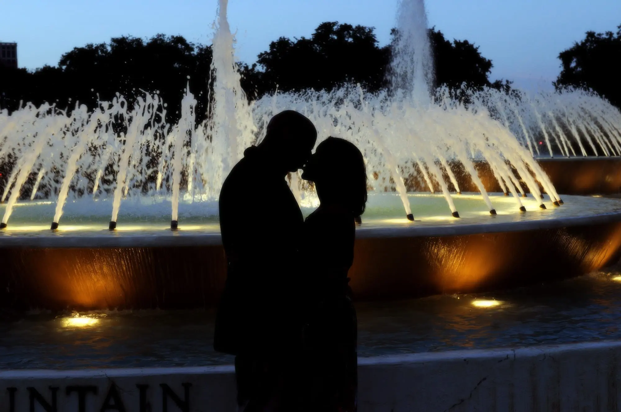 engagement session, engagement photography, houston wedding photography, Mecom fountain, Hotel ZaZa, Nathan simmons