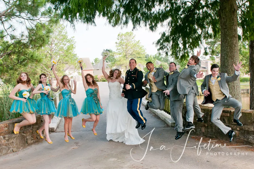 walden on lake houston outdoor wedding pictures
